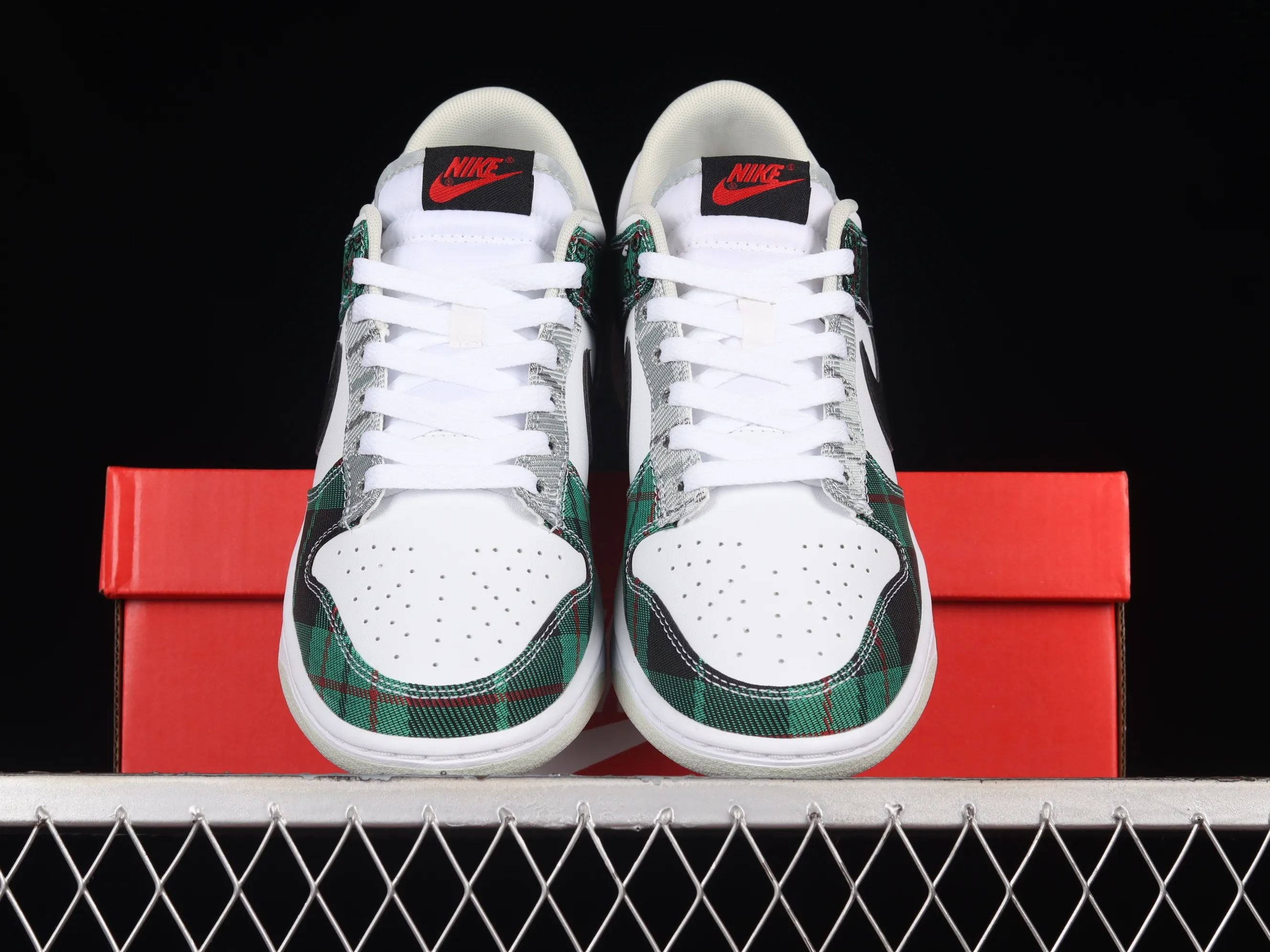 All categories Nk SB Dunk series Nk SB Dunk Low low-top sneakers Nk Dunk Low "Plaid" British style SB smashed backboard fashion casual sneakers DV0827-100